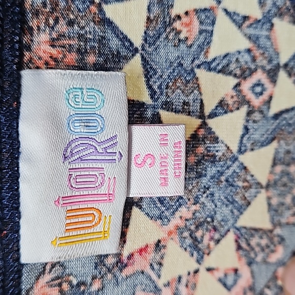 LulaRoe, Top, Simply Comfortable, Sz Sm, Abstract, Rayon, Stretch, Hi/Lo Hem - Picture 8 of 10